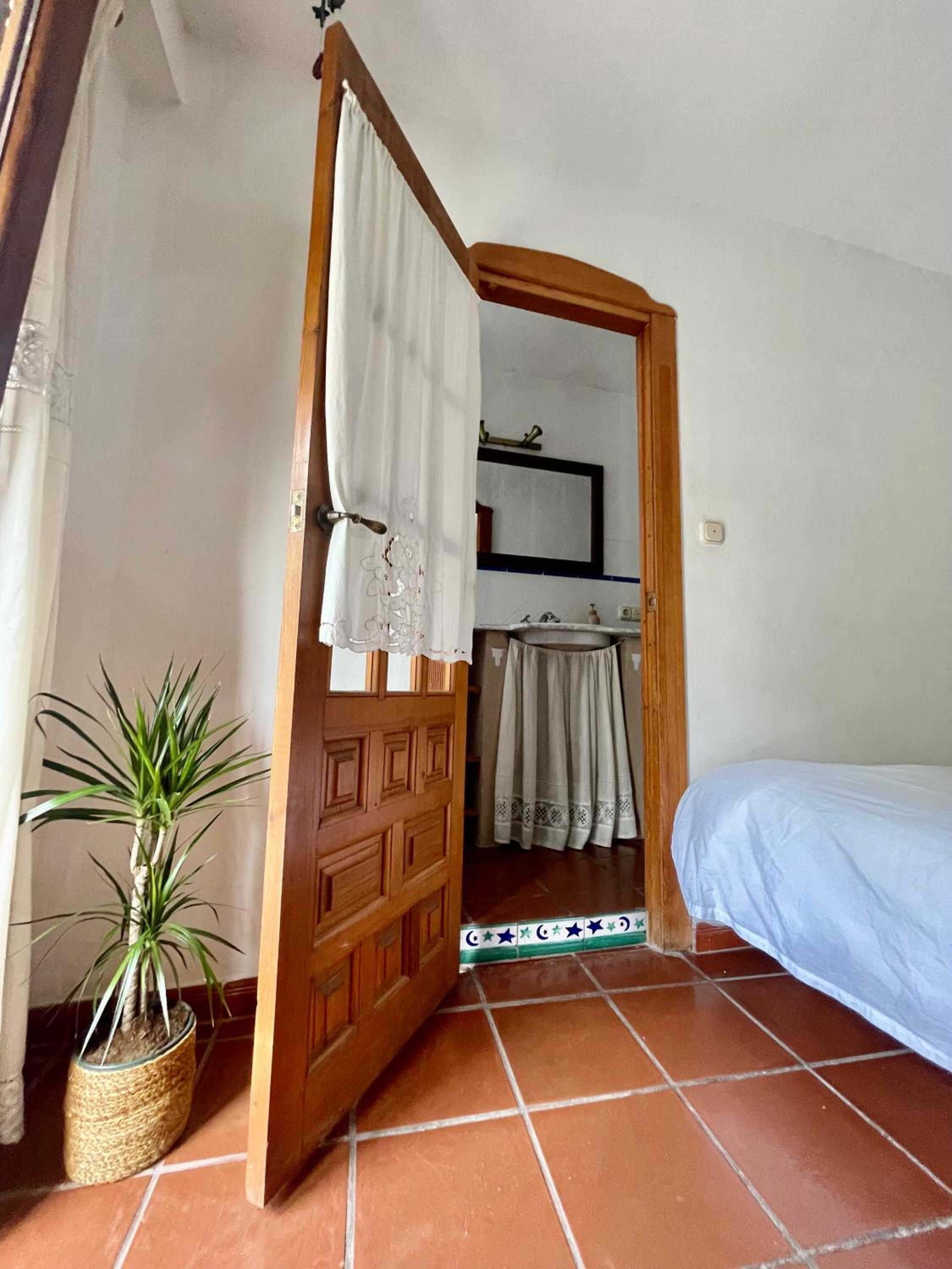Habitación cama de matrimonio con baño privado