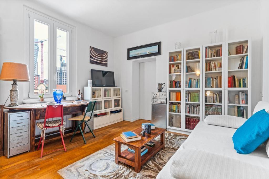 [Milano- Stazione Garibaldi] Ecletic Apartment