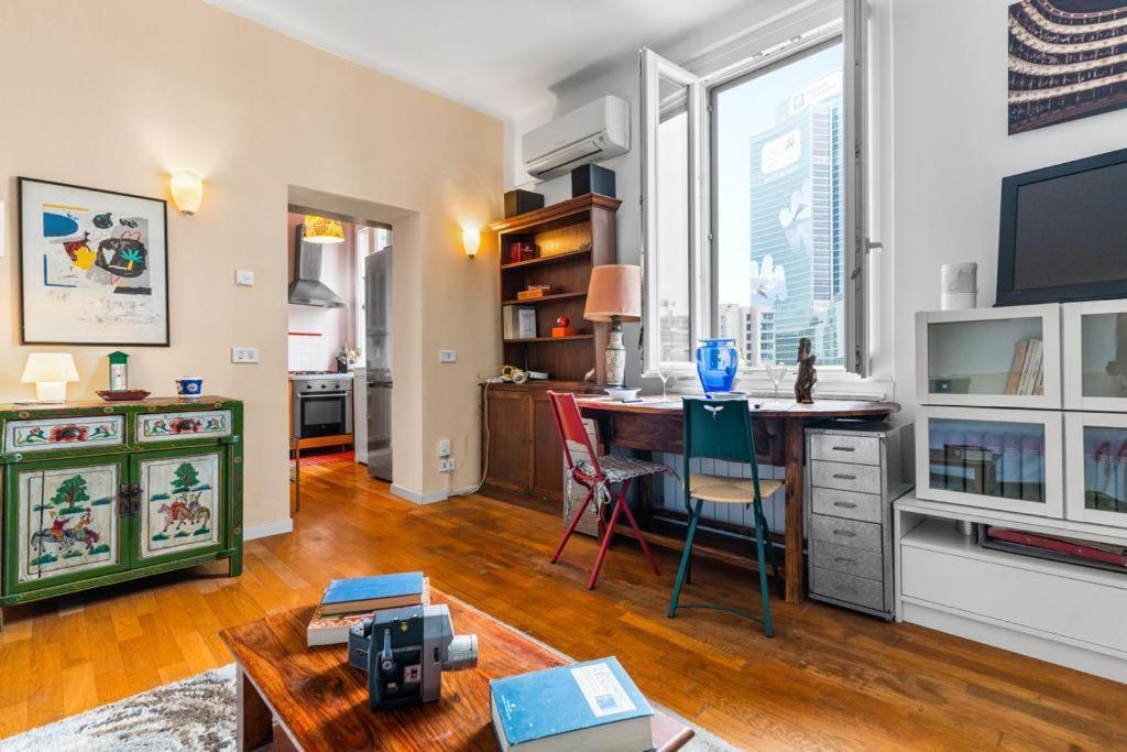 [Milano- Stazione Garibaldi] Ecletic Apartment