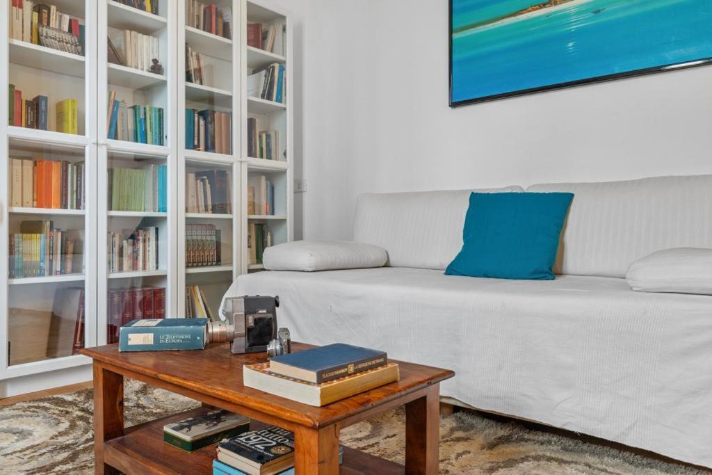 [Milano- Stazione Garibaldi] Ecletic Apartment