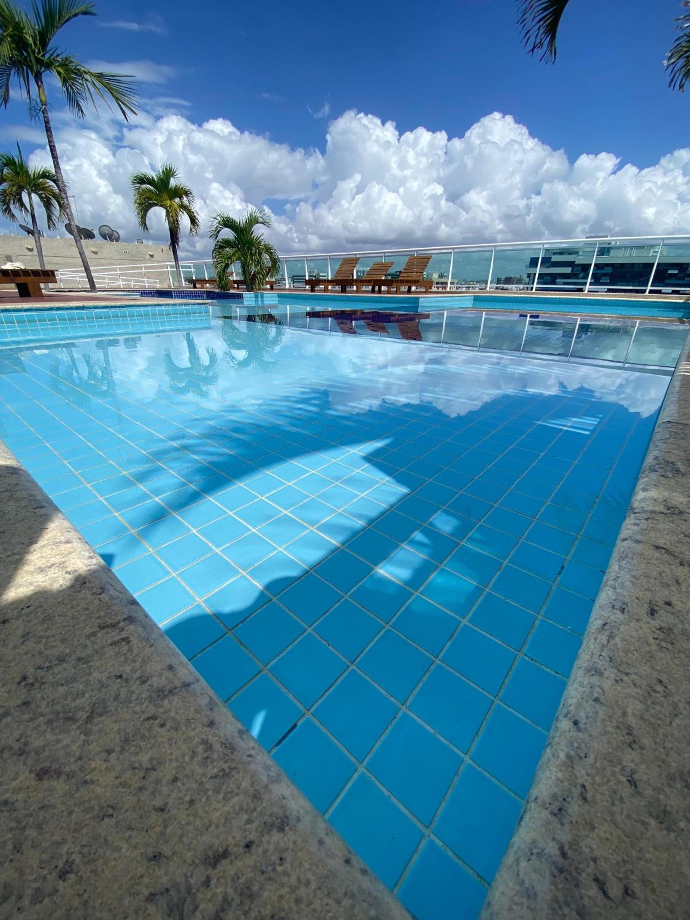 Apto em Zona Nobre à Beira-mar com Piscina, Ar Condicionado, Garagem GRÁTIS