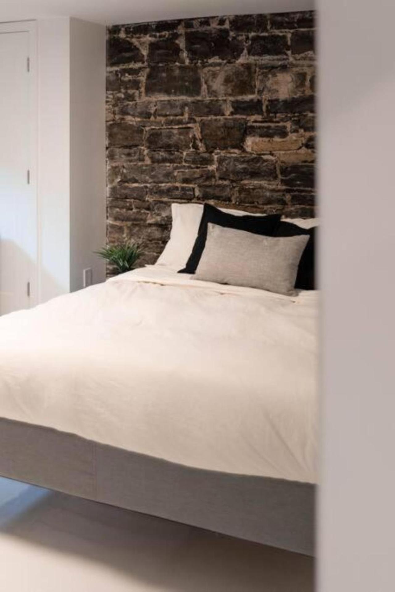 The Old New // Spacious 2000 sqft condo - Downtown