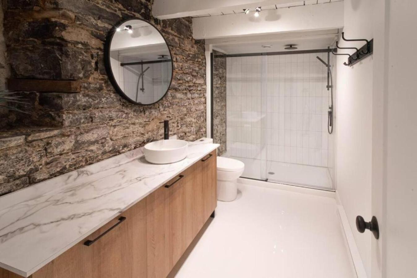 The Old New // Spacious 2000 sqft condo - Downtown
