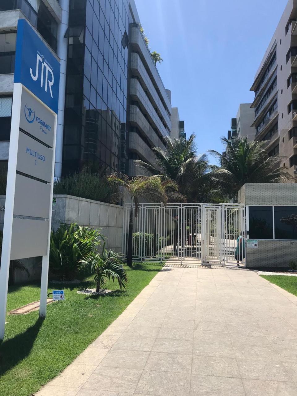 Apto em Zona Nobre à Beira-mar com Piscina, Ar Condicionado, Garagem GRÁTIS