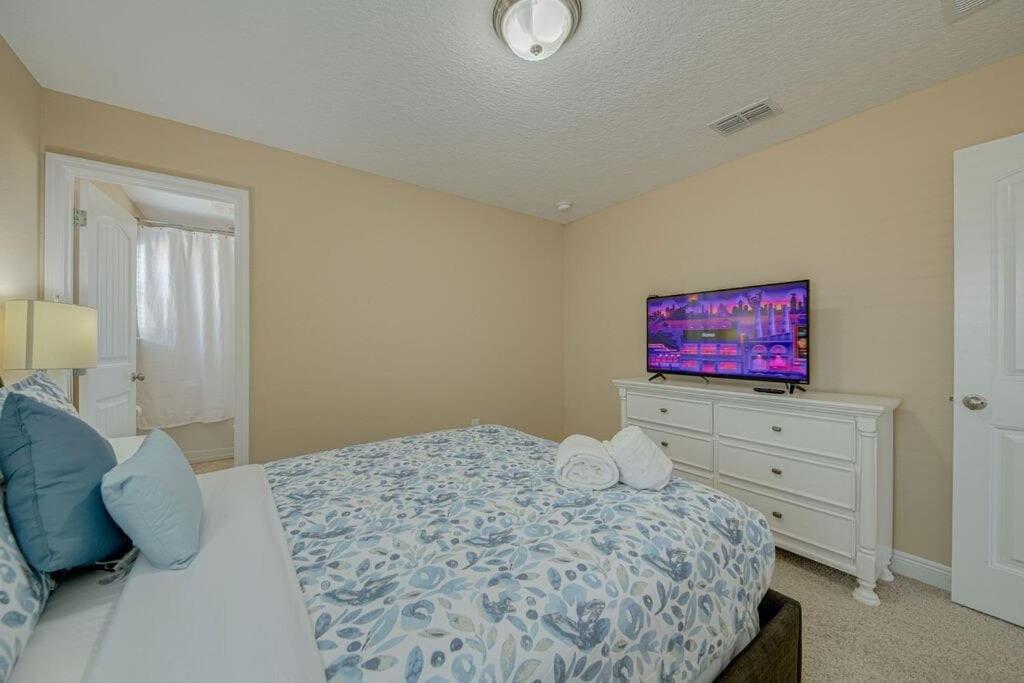 Spacious Pool Home Near Disney, Great Amenities view 5