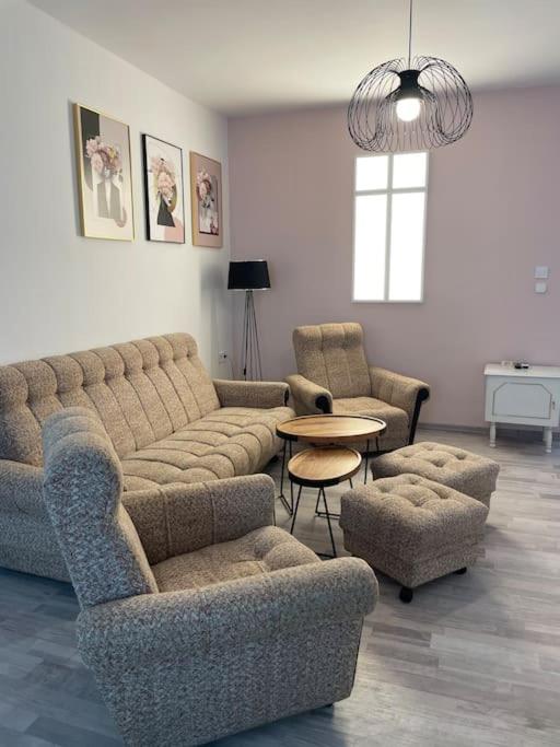 3 BR Apt, Spacious, Near South Park