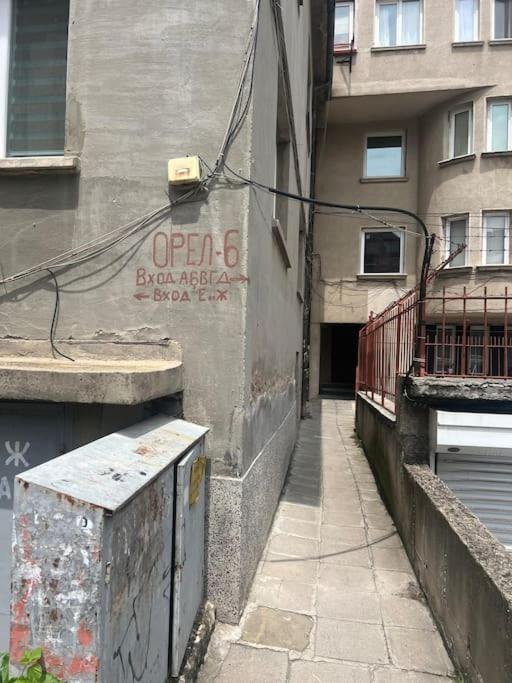 3 BR Apt, Spacious, Near South Park