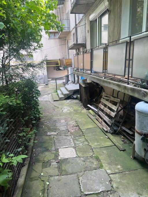 3 BR Apt, Spacious, Near South Park