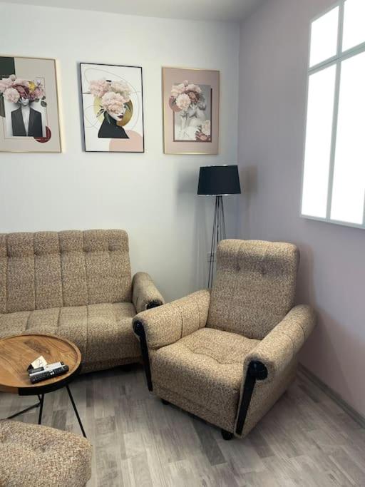 3 BR Apt, Spacious, Near South Park