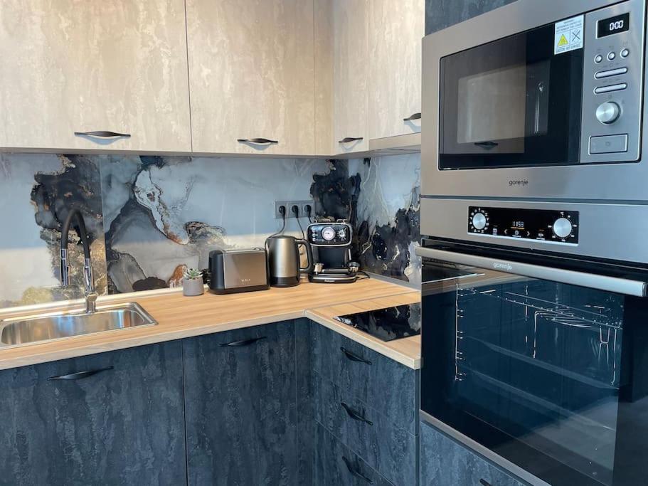 3 BR Apt, Spacious, Near South Park