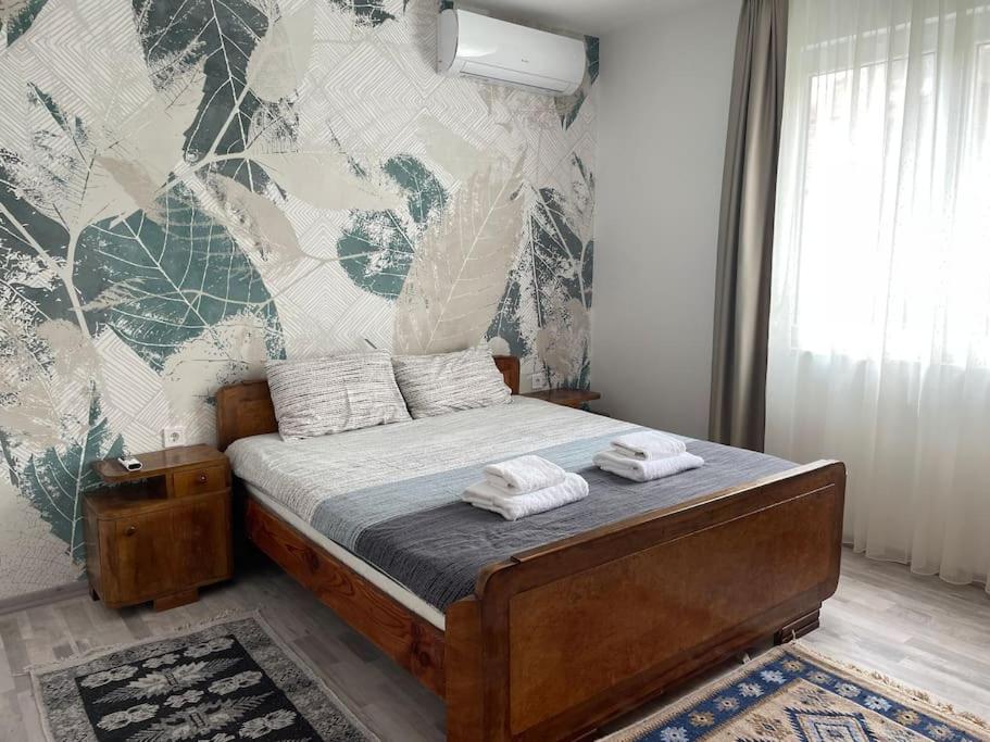 3 BR Apt, Spacious, Near South Park