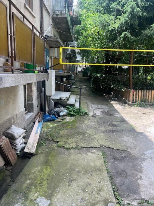 3 BR Apt, Spacious, Near South Park