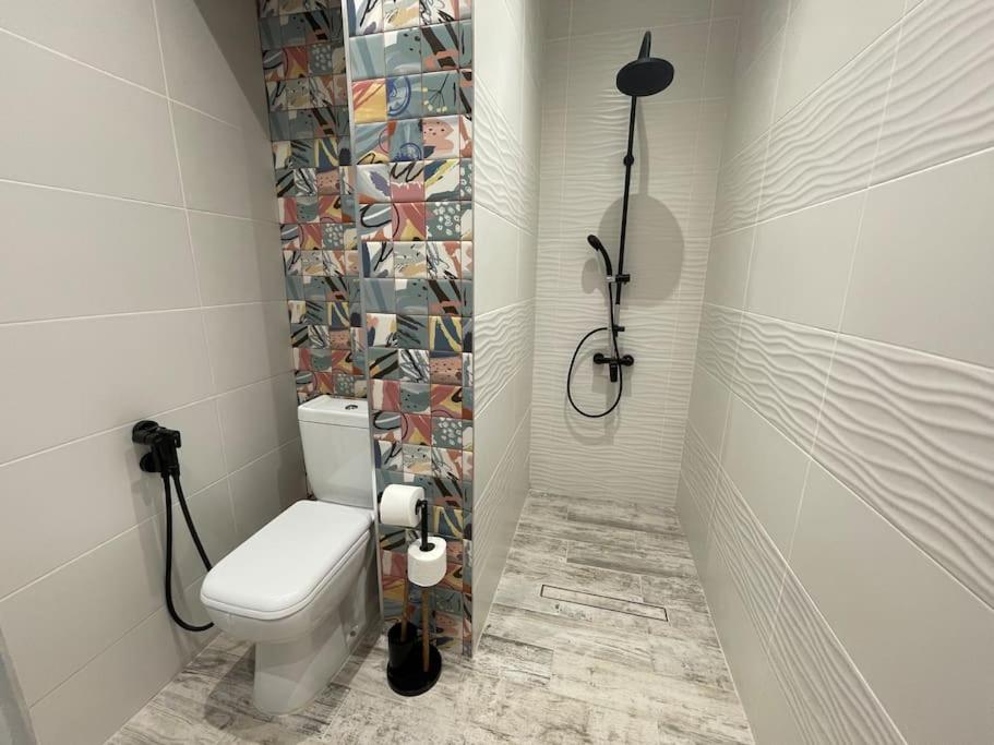3 BR Apt, Spacious, Near South Park