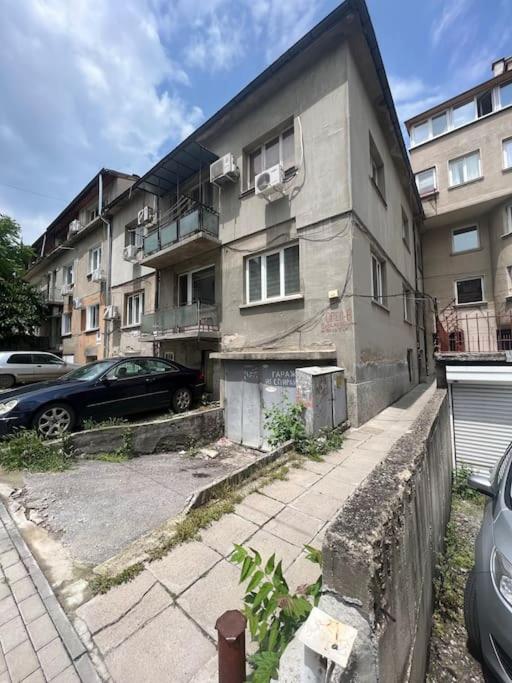 3 BR Apt, Spacious, Near South Park