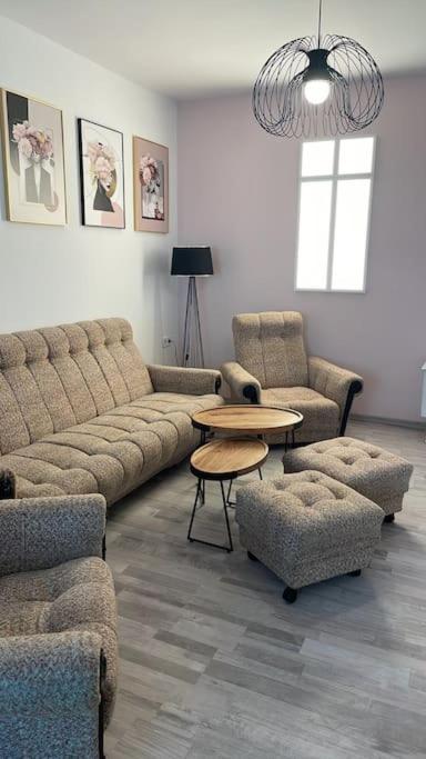 3 BR Apt, Spacious, Near South Park
