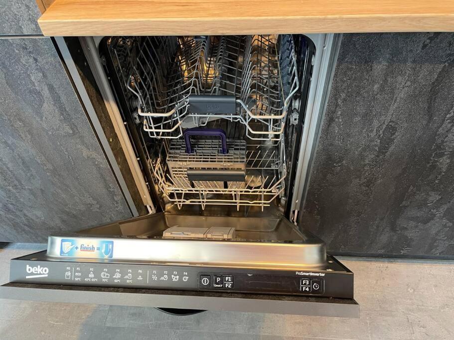 3 BR Apt, Spacious, Near South Park