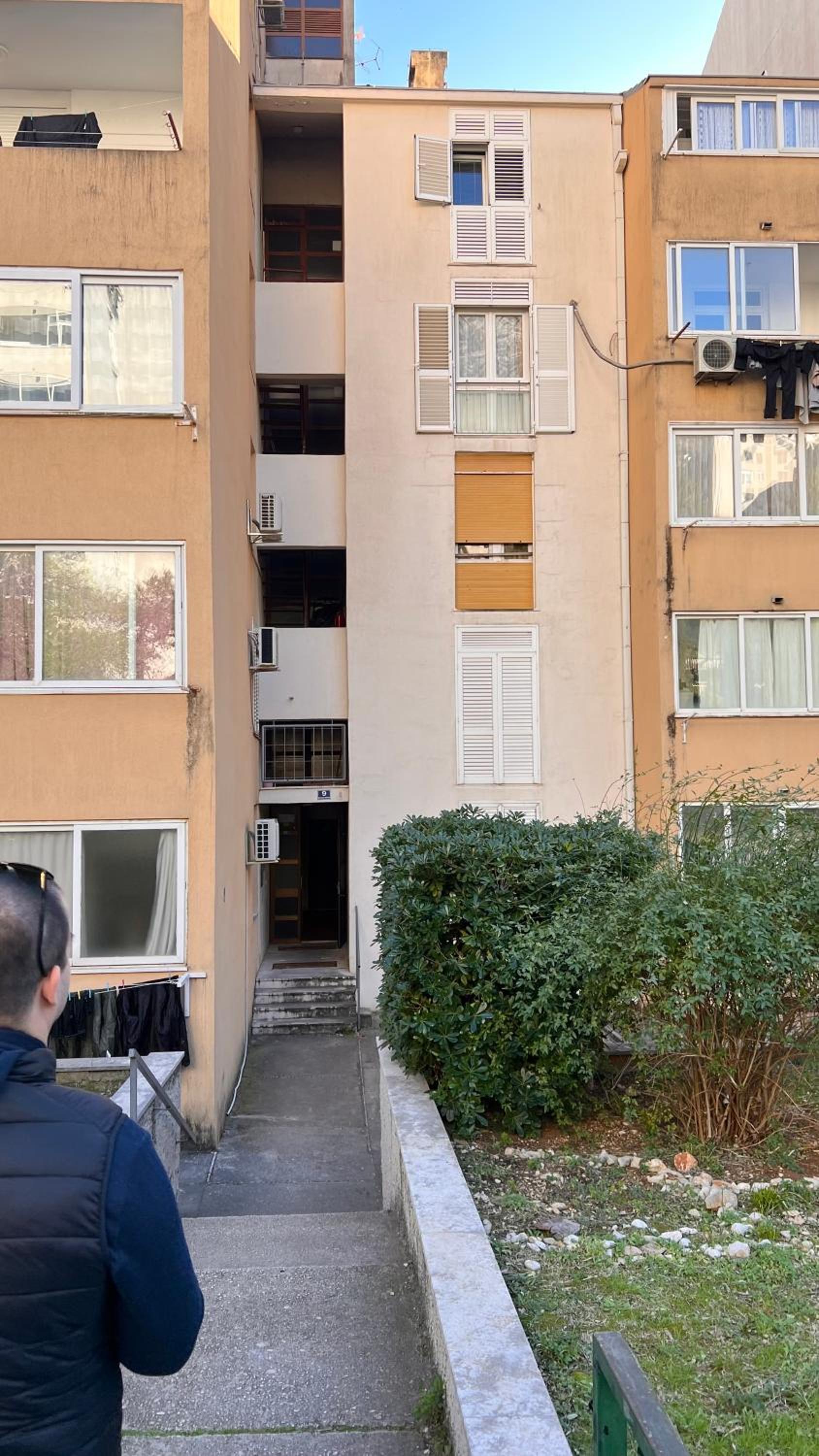 Bright & Sunny two bedroom apartment