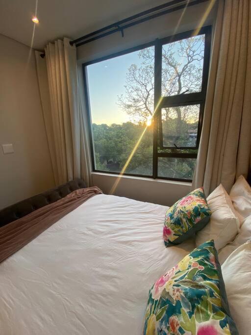 Trendy 2-bed 2-bath Apartment