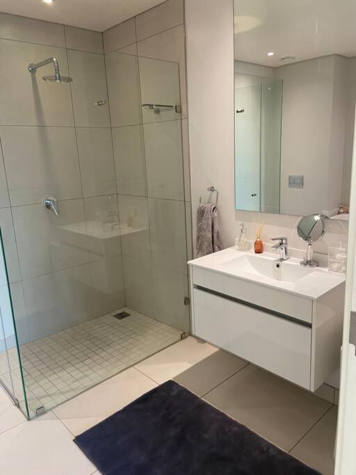 Trendy 2-bed 2-bath Apartment