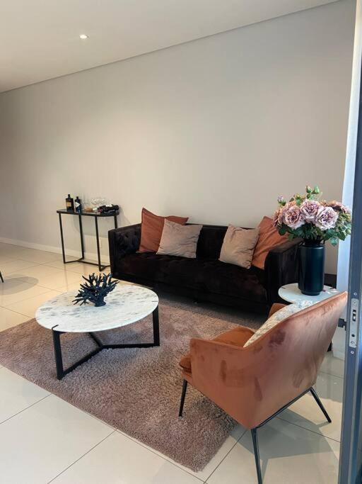 Trendy 2-bed 2-bath Apartment