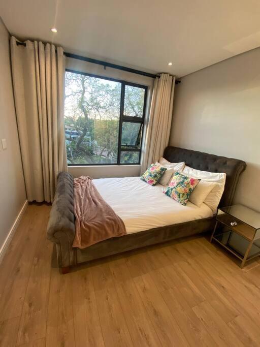 Trendy 2-bed 2-bath Apartment