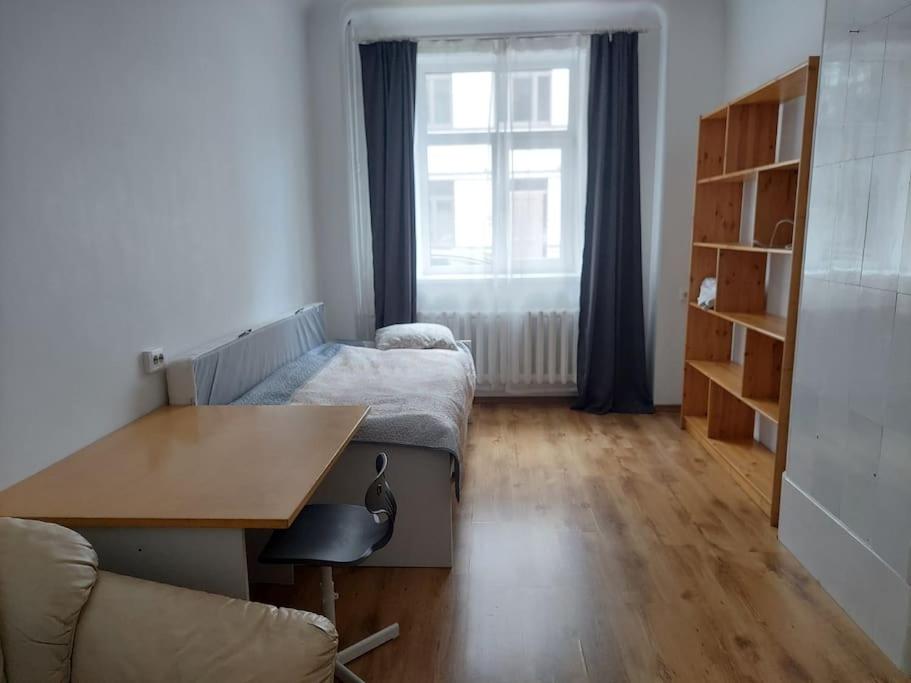 Comfy apartment with 2 bedrooms view 3