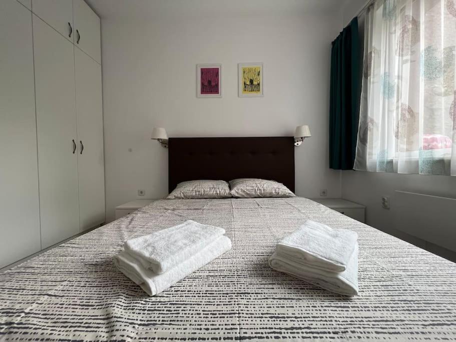 Lovely central 1-bedroom rental with patio