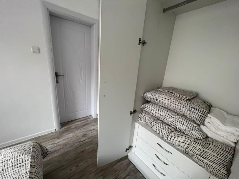 Lovely central 1-bedroom rental with patio