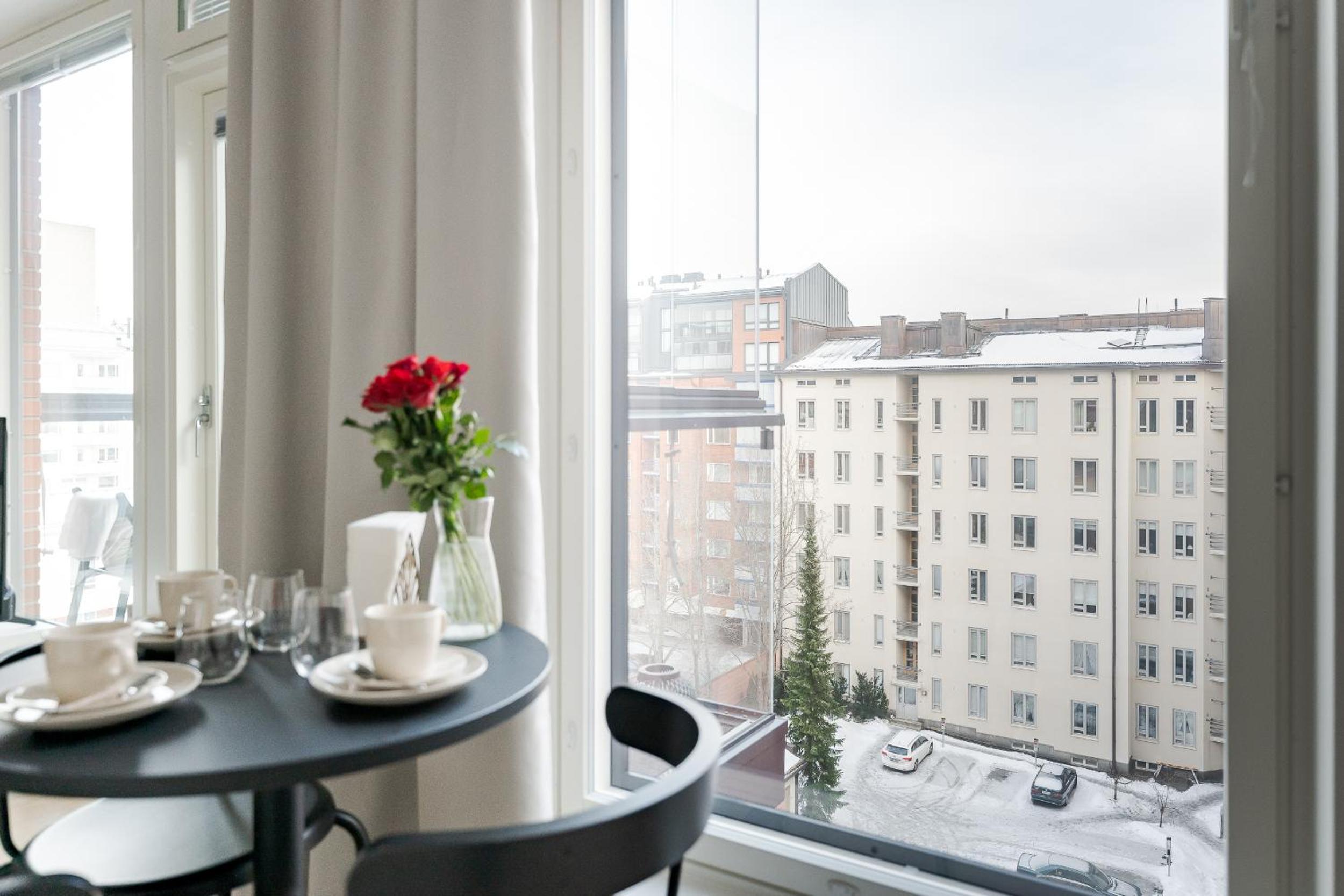 Great location, quiet and new with balcony&cafe view 3