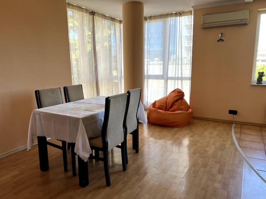 Lovely spacious 3BR just outside of city centre
