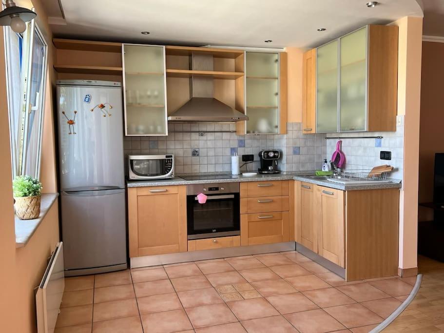 Lovely spacious 3BR just outside of city centre