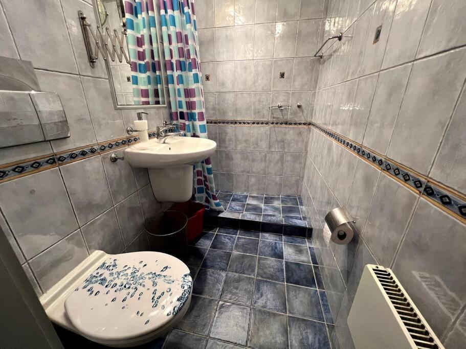 Lovely spacious 3BR just outside of city centre