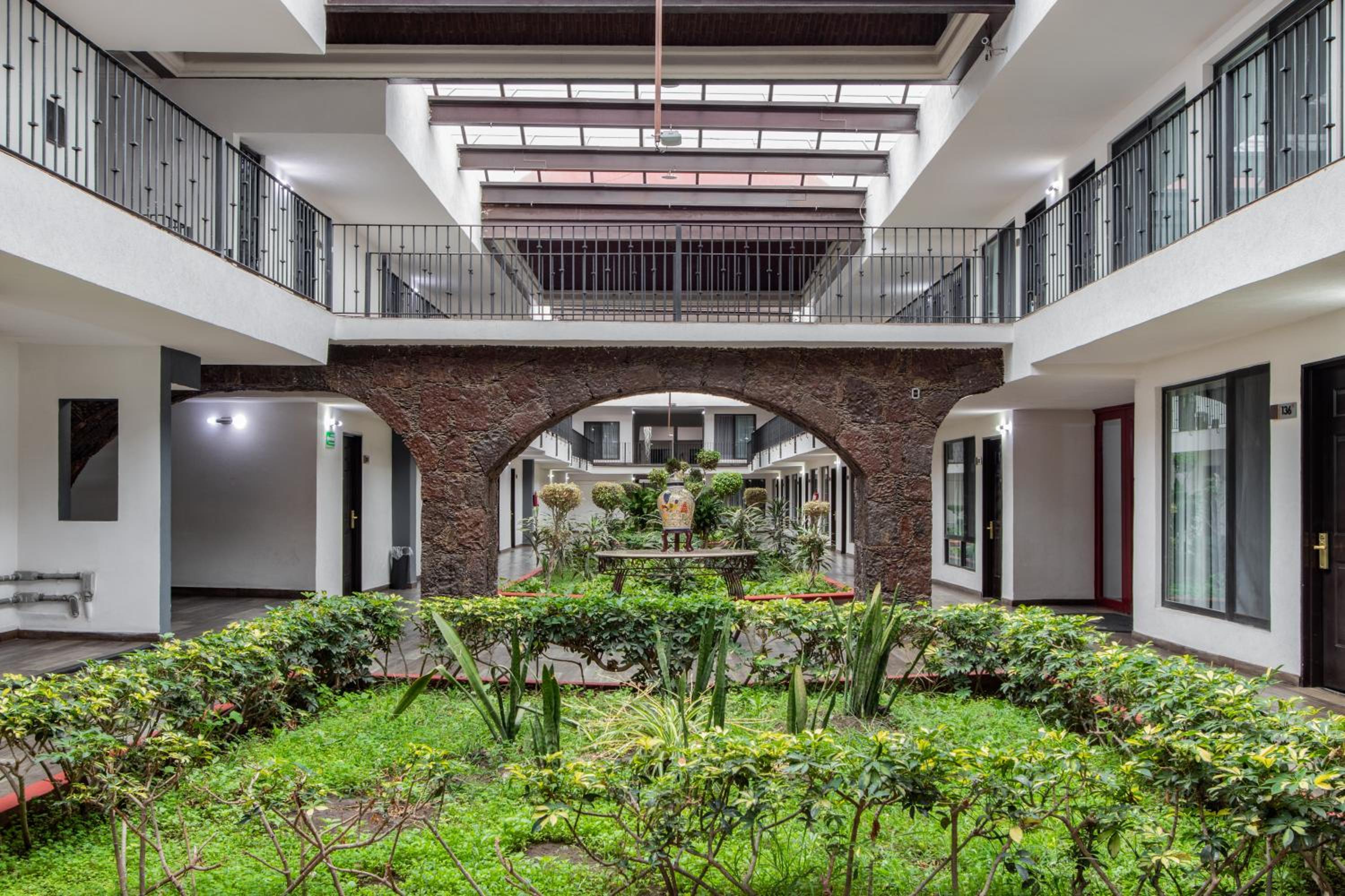 Hotel Radisson Hotel & Convention Center Toluca - Image 1