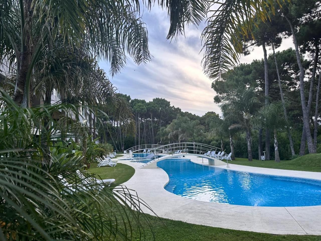Departamento con vista a la piscina