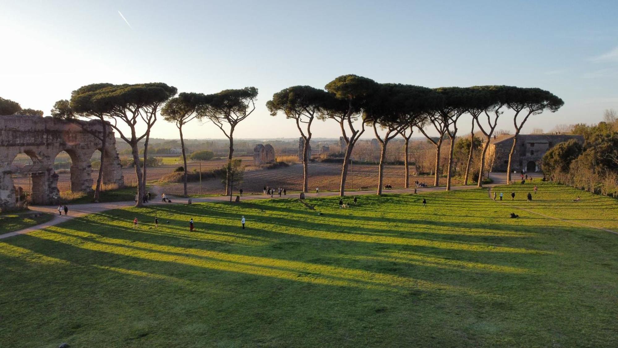 Acquedotti apartment with garden