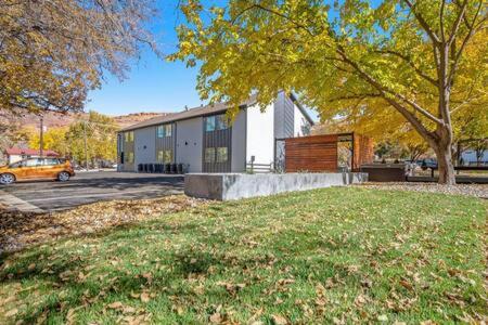 Near Downtown Stylish 2BR With Amazing Patio - 6