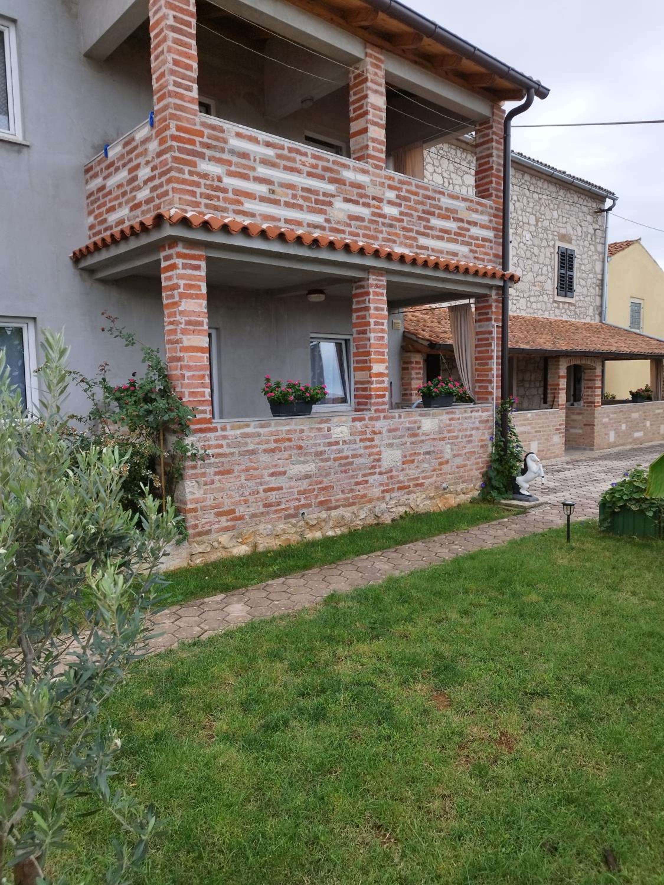 APARTMANI MEMIĆ 100M OD MORA view 3