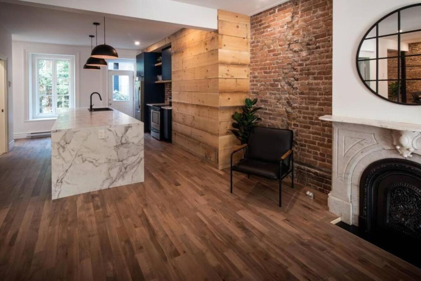 Château Deluxe // Vieux-Québec, Énorme Maison