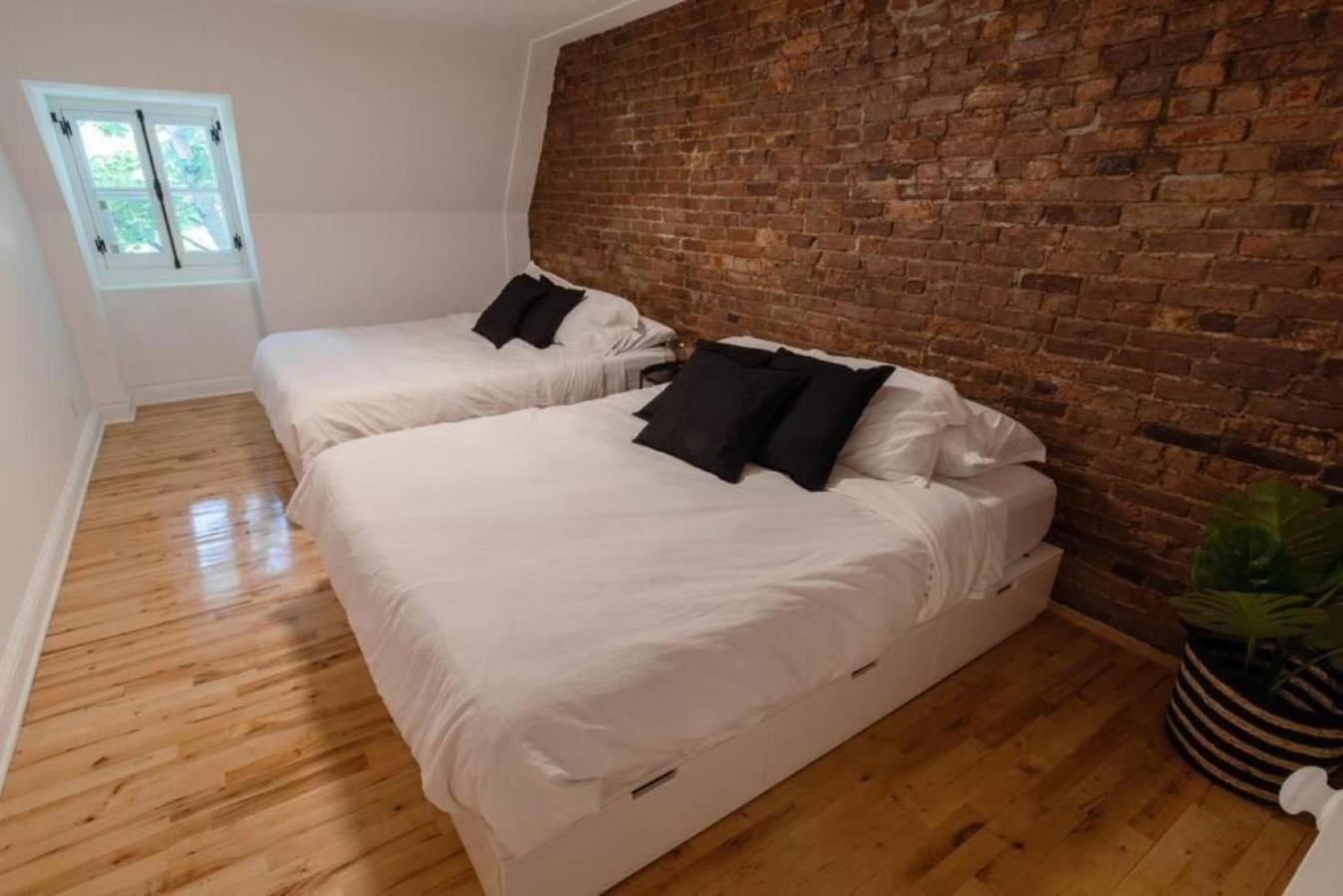 Château Deluxe // Vieux-Québec, Énorme Maison