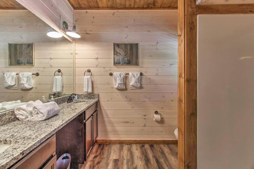 The All Decked Out 5 Minutes to Dollywood! 6Bedroom sleeps 24 with Game Room, Hot Tub view 2