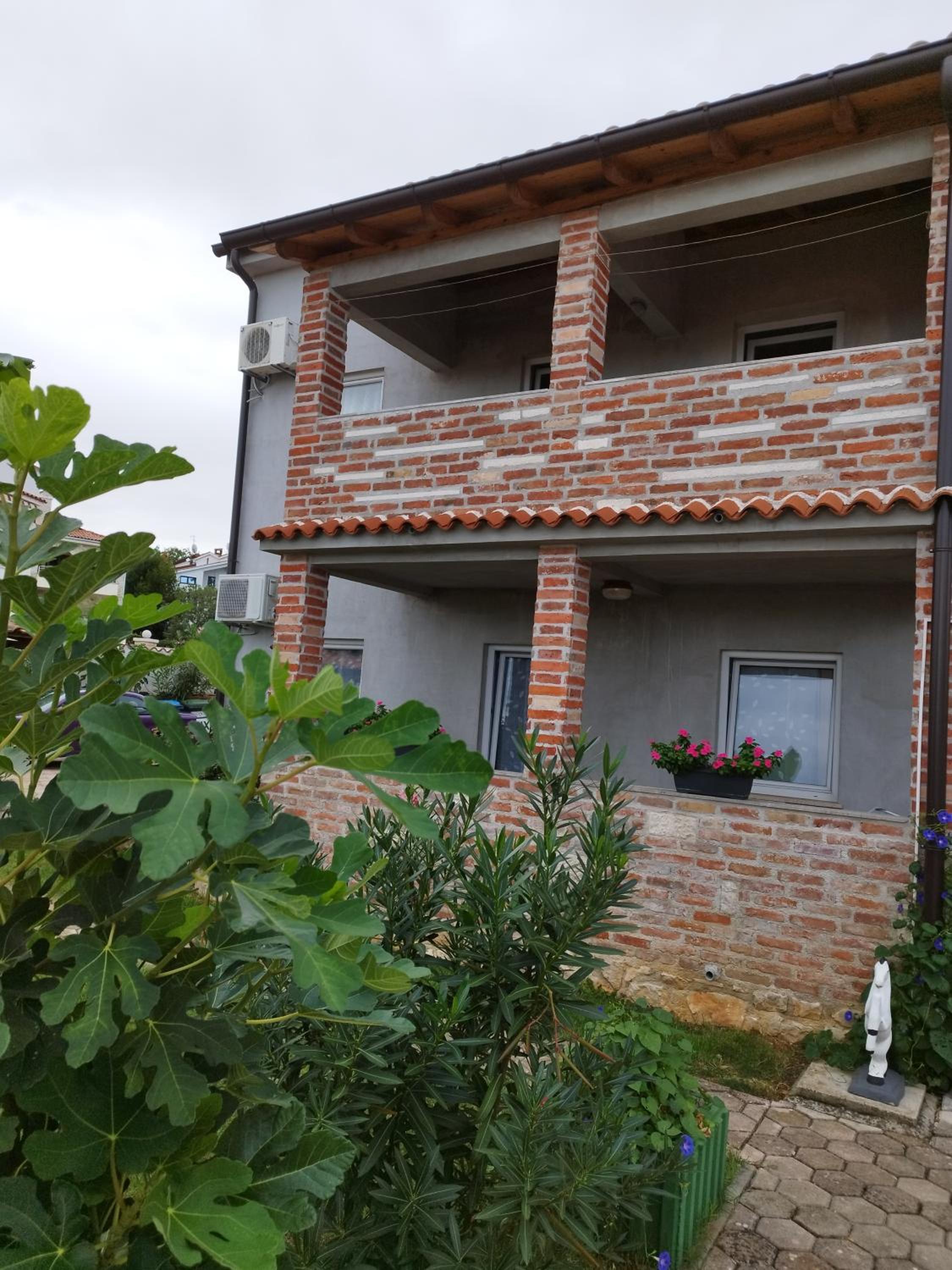 APARTMANI MEMIĆ 100M OD MORA view 5