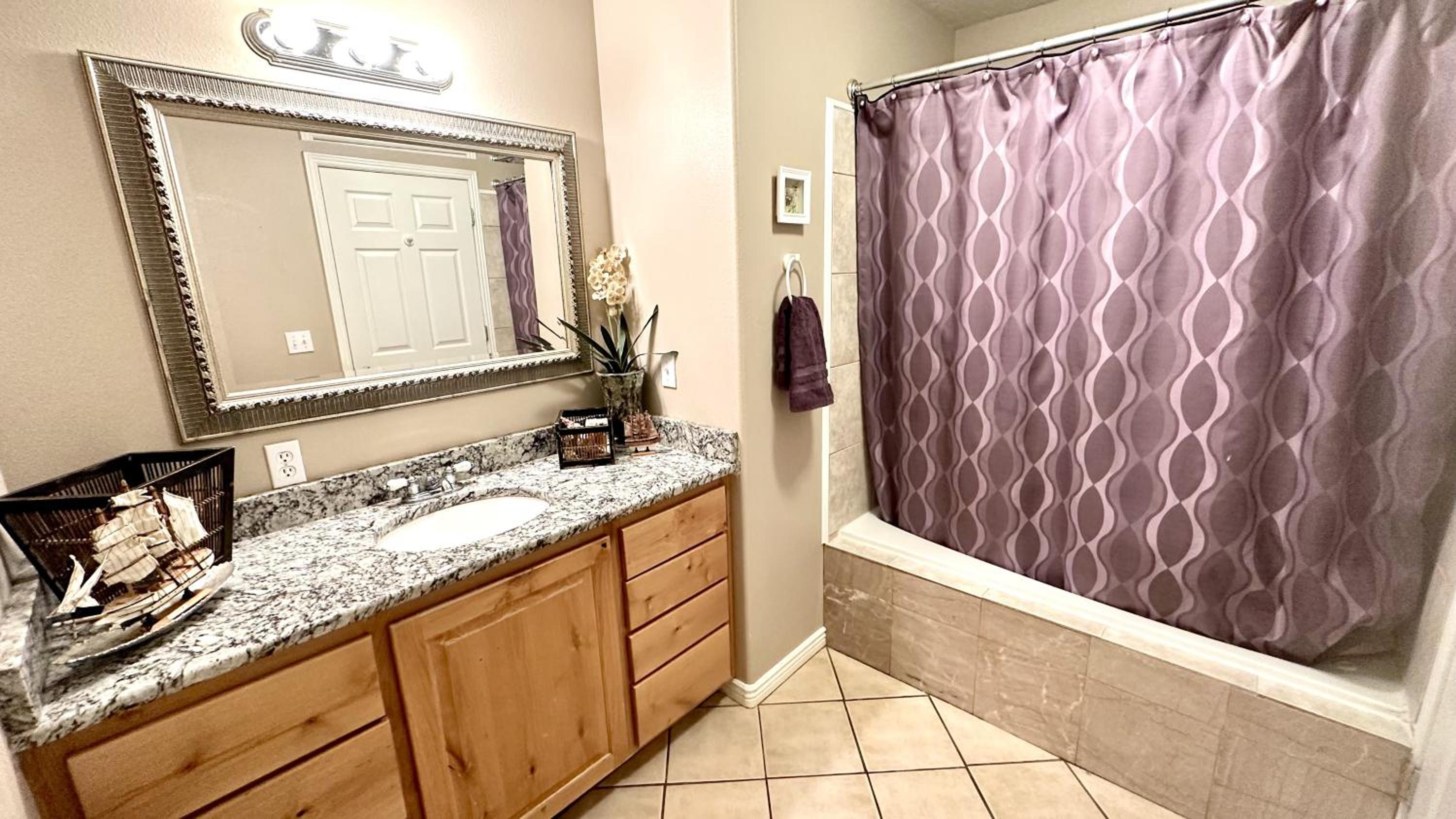 Sleeps 20! Rare Family Friendly House. view 3
