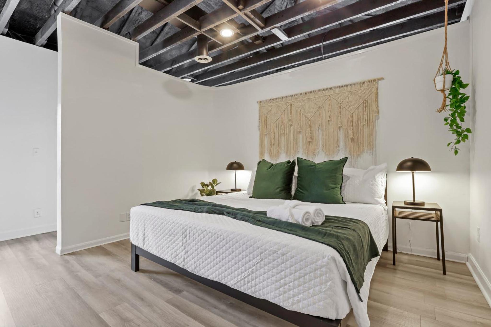 Housepitality - The City View Suite view 5