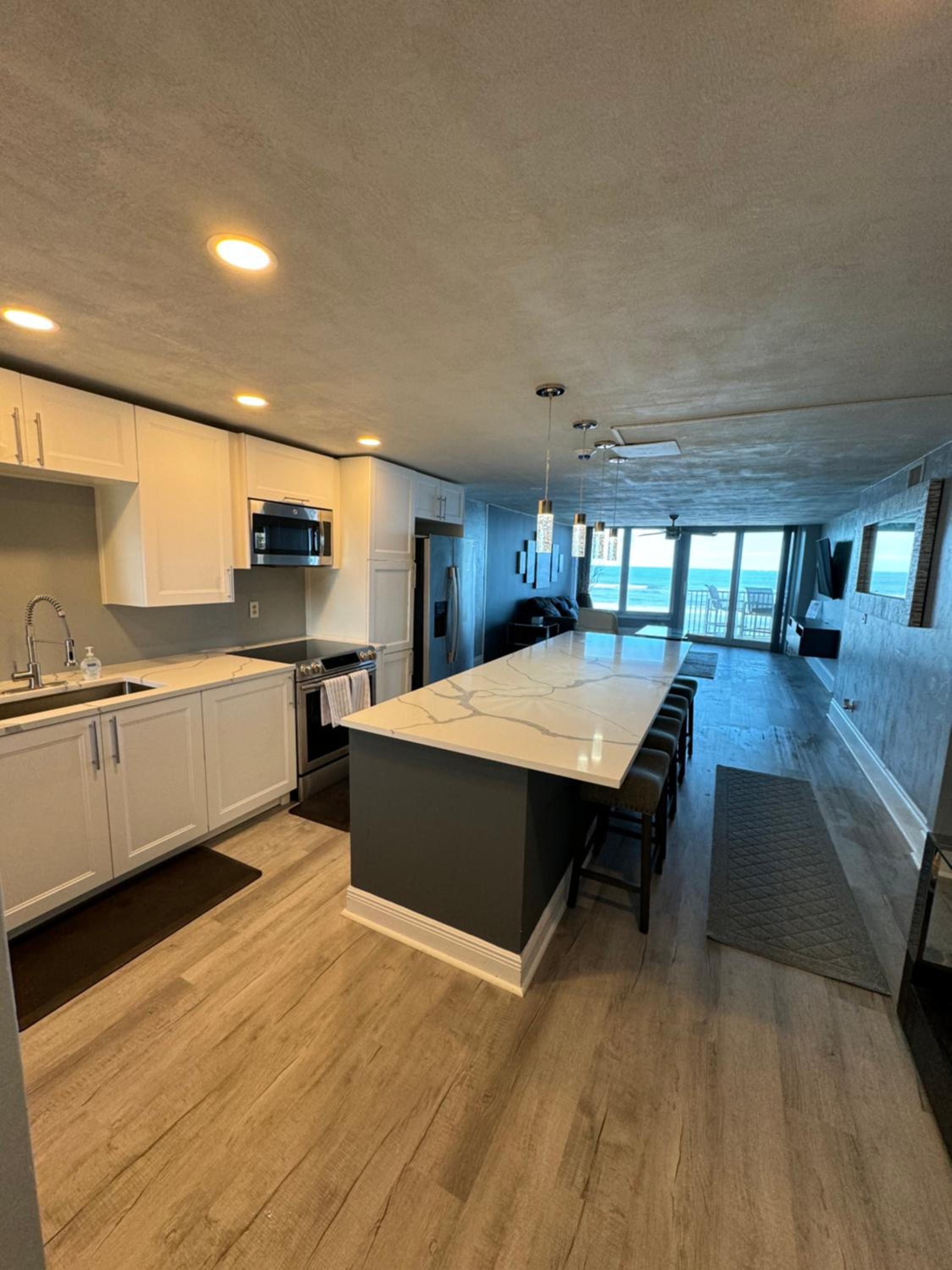 DIRECT OCEANFRONT NO-DRIVE BEACH CONDO view 5