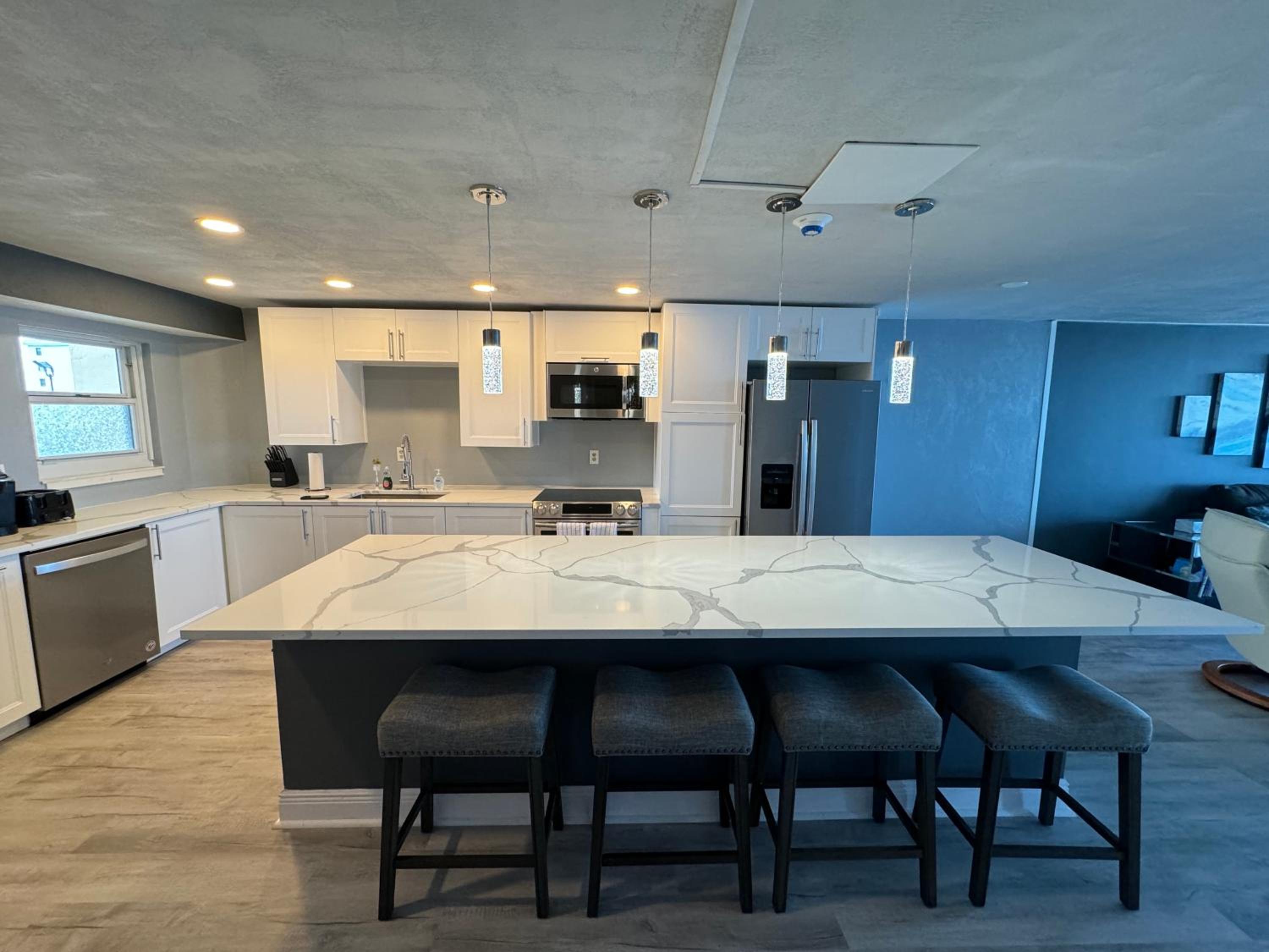 DIRECT OCEANFRONT NO-DRIVE BEACH CONDO view 2