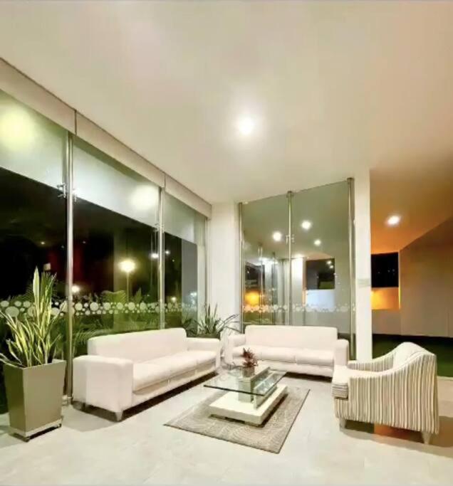 Apartaestudio Jacuzzi Centro Comercial Gimnasio ALTOPRADO