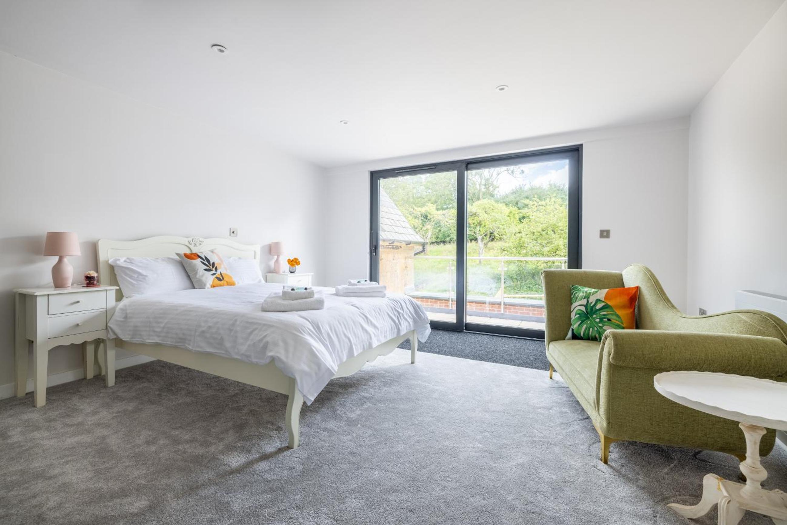 Opp Sally Lunns Sleeps 10 Spacious Maisonette view 4