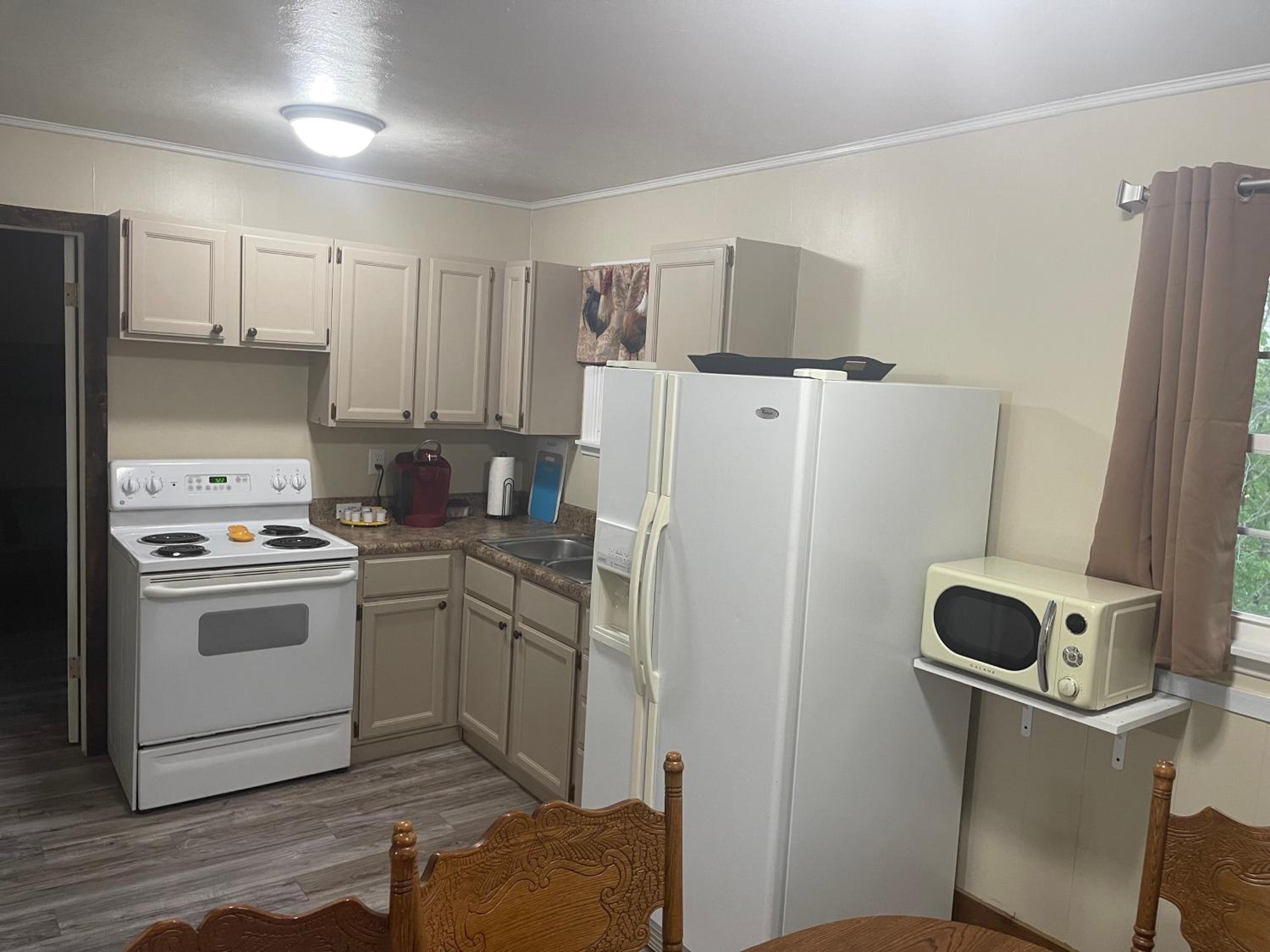 2 Bedroom Cabin next to Silver Dollar City view 2
