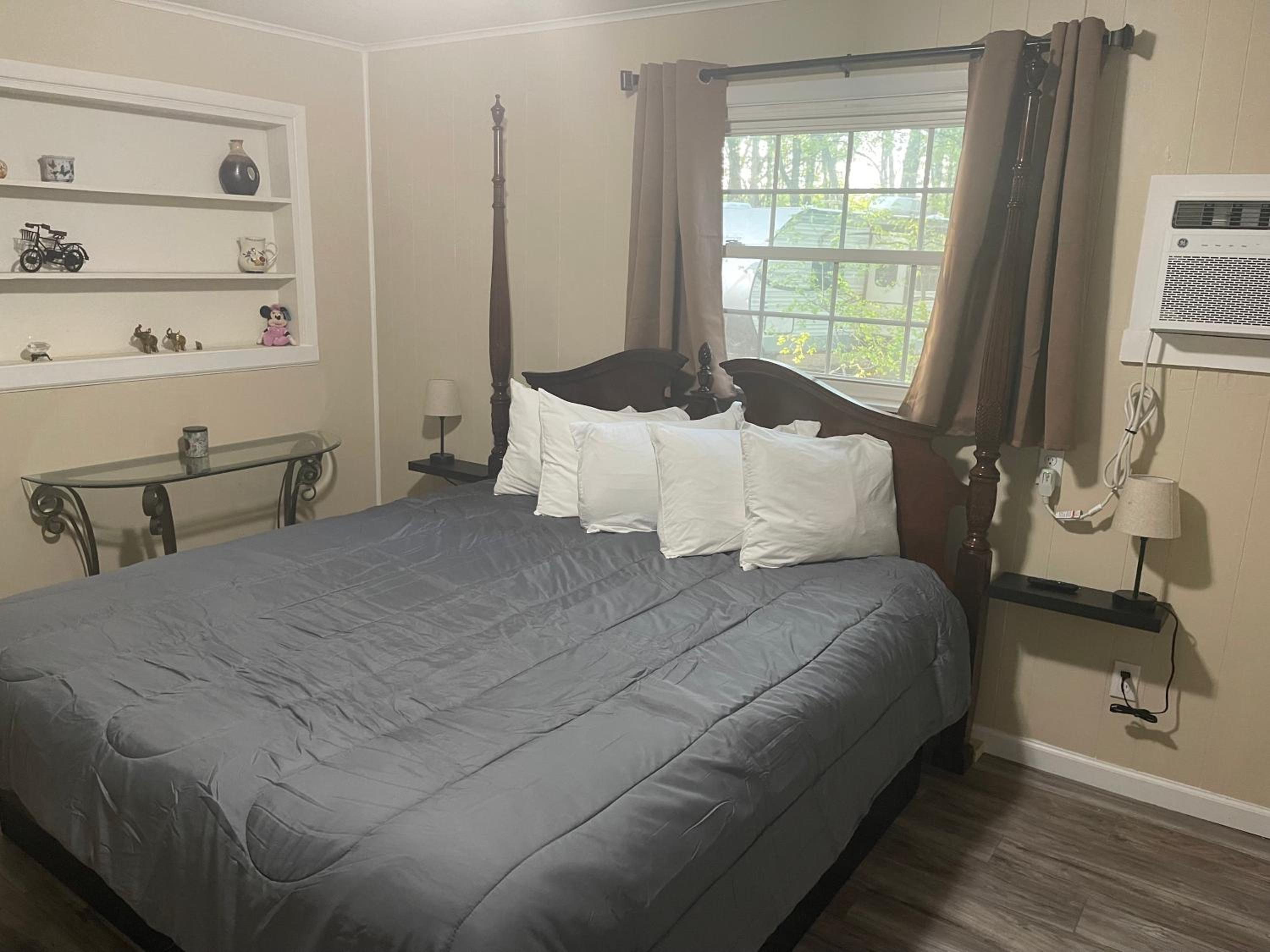 2 Bedroom Cabin next to Silver Dollar City view 3