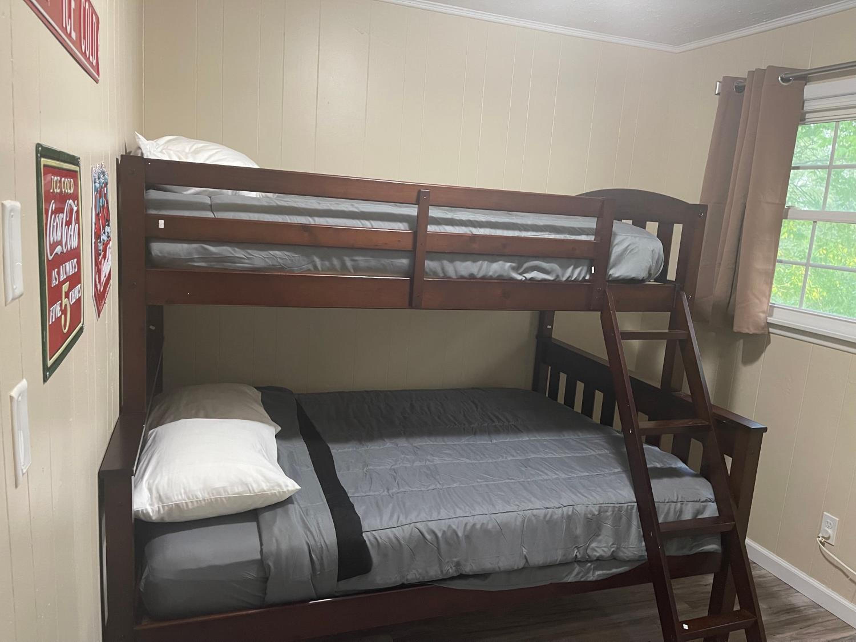 2 Bedroom Cabin next to Silver Dollar City view 5